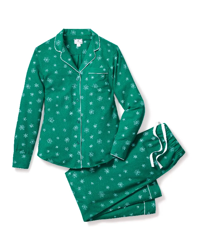 Weekend Bargains to Sizzle Women's Flannel Pajama Set in Emerald Wonderland